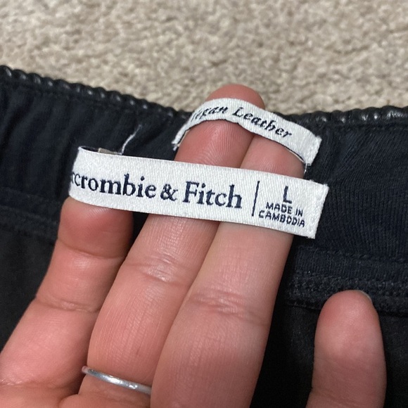 Abercrombie & Fitch Black Vegan Leather Joggers Size L - Picture 5 of 6